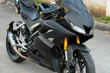 2021 YAMAHA R15 V3 Black image 2