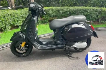 2021 Vespa GTS 300 SuperTech Black image 1