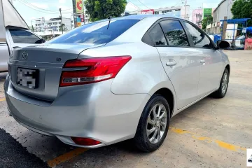 Toyota Vios 1.5 E 2018 Auto Silver Metallic image 3