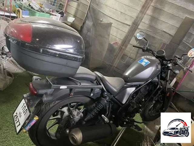 2022 Honda Rebel 300 Black Top Box Included